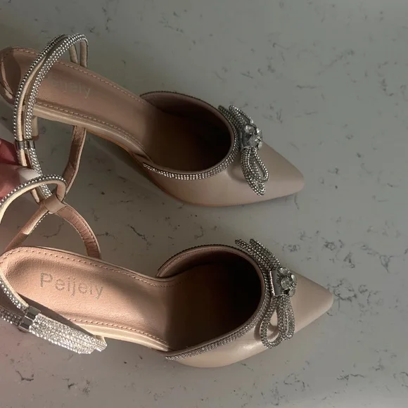 Elegant Cream Heels with Rhinestone Accents - Picture 1 of 9